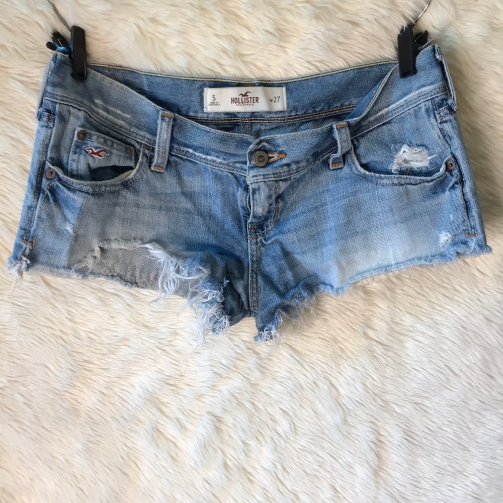 HOLLISTER DAISY DUKE JEAN SHORTS